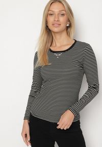 Born2be - Czarna Bluzka Typu Longsleeve w Paski Ozdobiona Cyrkoniami Ralinella. Okazja: na co dzień. Kolor: czarny. Materiał: jeans. Długość rękawa: długi rękaw. Wzór: paski, aplikacja. Styl: elegancki, casual, klasyczny #7