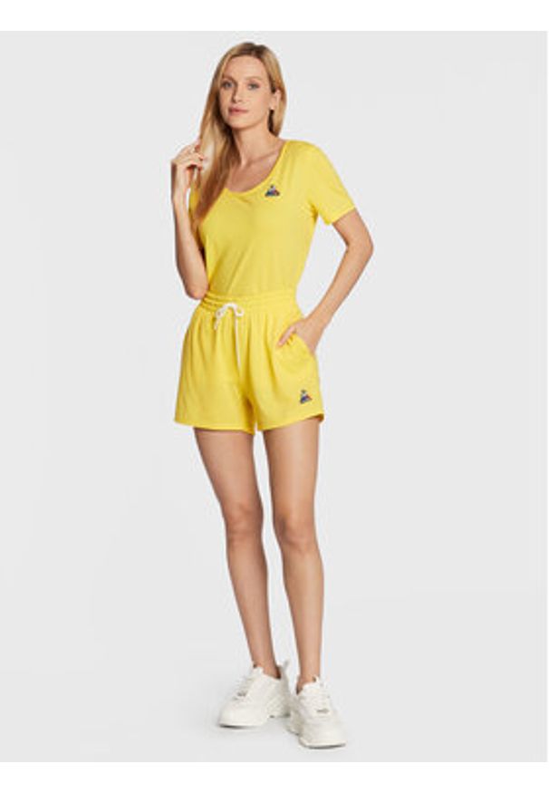 Le Coq Sportif Szorty sportowe 2220582 Żółty Regular Fit. Kolor: żółty. Materiał: syntetyk