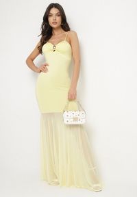 Born2be - Żółta Sukienka na Ramiączkach z Wiskozą Zdobiona Aplikacją i Siateczką Savaleira. Okazja: na co dzień. Typ kołnierza: dekolt w kształcie V. Kolor: żółty. Materiał: wiskoza. Długość rękawa: na ramiączkach. Wzór: aplikacja. Styl: casual, elegancki, klasyczny #4