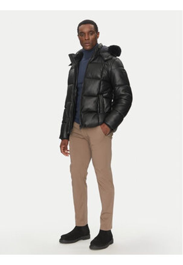 Guess Kurtka zimowa M4BL33 WGJB0 Czarny Regular Fit. Kolor: czarny. Materiał: syntetyk. Sezon: zima