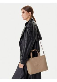 Calvin Klein Jeans Torebka Sculpted Mini Ew Tote LV04K3111G Beżowy. Kolor: beżowy. Materiał: skórzane #4