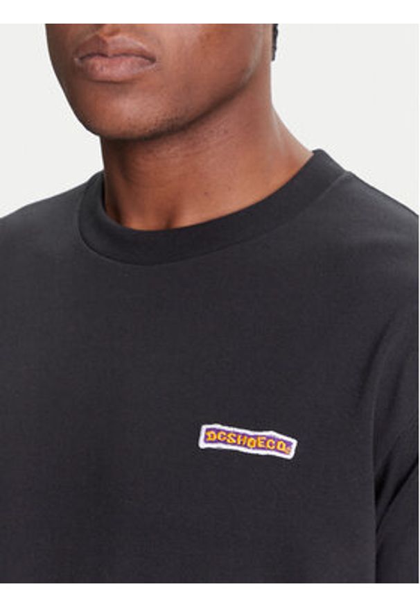 DC T-Shirt Patch It EDYKT03534 Czarny Standard Fit. Kolor: czarny. Materiał: bawełna
