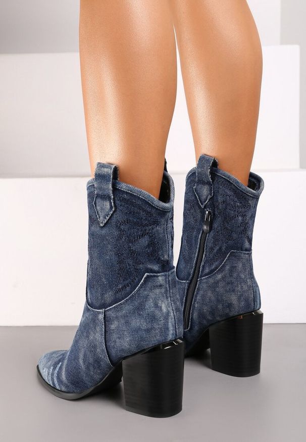 Born2be - Granatowe Botki Kowbojki na Obcasie Typu Słupek z Ozdobnymi Przeszyciami Laonique. Kolor: niebieski. Obcas: na obcasie. Styl: boho, elegancki. Wysokość obcasa: średni