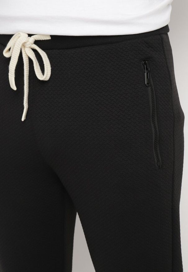 Born2be - Czarne Spodnie Dresowe z Bawełną z Wysokim Stanem Arliera. Okazja: na co dzień. Stan: podwyższony. Kolor: czarny. Materiał: dresówka, bawełna. Styl: elegancki, casual