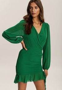 Renee - Zielona Sukienka Petite Ianbanise. Kolekcja: petite. Kolor: zielony. Materiał: tkanina. Długość rękawa: długi rękaw. Wzór: aplikacja. Typ sukienki: kopertowe. Styl: rockowy. Długość: mini #1