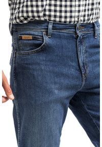 Wrangler - WRANGLER TEXAS MĘSKIE SPODNIE JEANSOWE THE MOMENT AUTHENTIC STRAIGHT W121OCR25. Okazja: na spotkanie biznesowe. Styl: elegancki, biznesowy