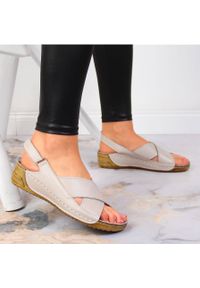 Sandały skórzane damskie na rzep T.Sokolski beżowy. Zapięcie: rzepy. Kolor: beżowy. Materiał: skóra. Styl: elegancki #5