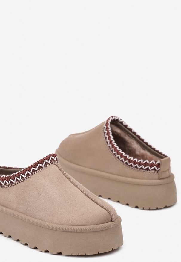 Born2be - Ciemnobeżowe Śniegowce na Grubej Podeszwie z Niską Haftowaną Cholewką Etandiel. Okazja: na co dzień. Kolor: beżowy. Materiał: skóra, jeans. Szerokość cholewki: normalna. Wzór: haft. Sezon: zima. Styl: wizytowy, elegancki, casual