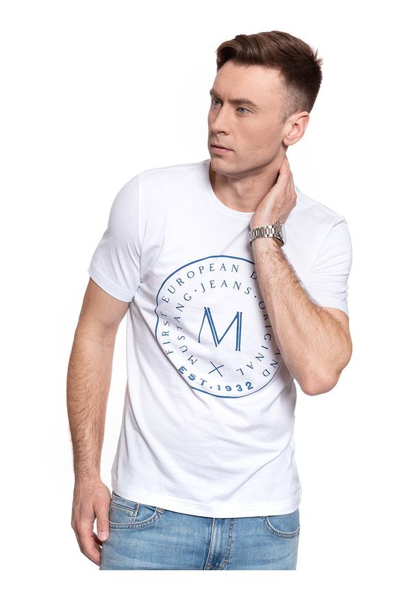 Mustang - T-SHIRT MĘSKI MUSTANG ALEX C PRINT GENERAL WHITE 1009020 2045. Wzór: nadruk