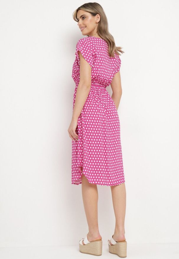 Born2be - Różowa Bawełniana Sukienka z Gumką w Pasie i Falbanką Romilla. Kolor: różowy. Materiał: bawełna. Sezon: lato. Styl: wizytowy