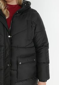Born2be - Czarna Kurtka Pikowana z Kapturem Lannea. Typ kołnierza: kaptur. Kolekcja: plus size. Kolor: czarny. Materiał: jeans. Długość rękawa: długi rękaw. Długość: długie #3
