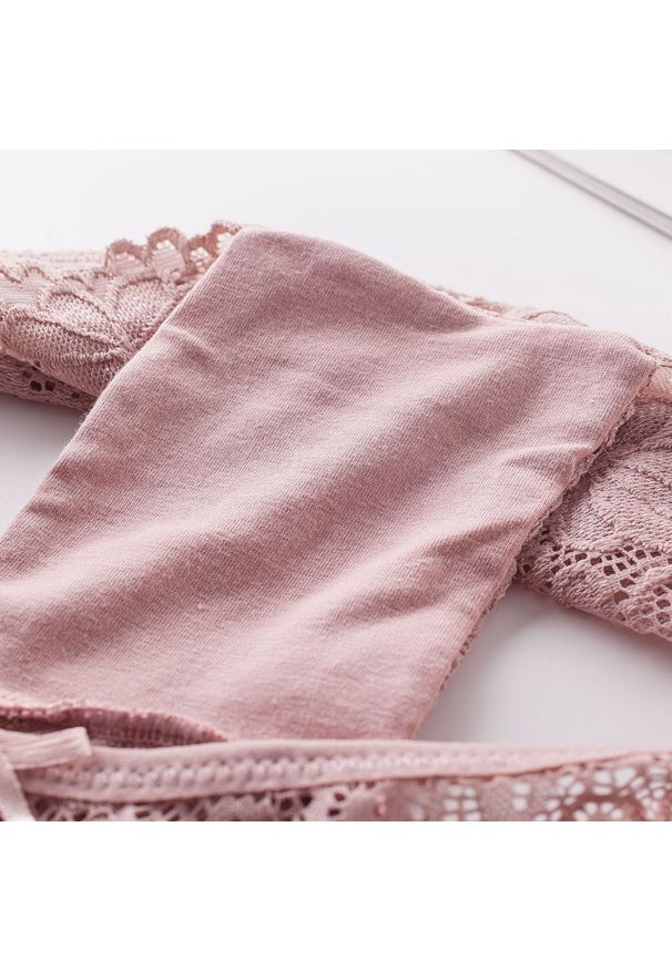 Intica - Koronkowe majtki brazylijskie z kokardką Boksoon. Kolor: czarny. Materiał: koronka. Wzór: koronka