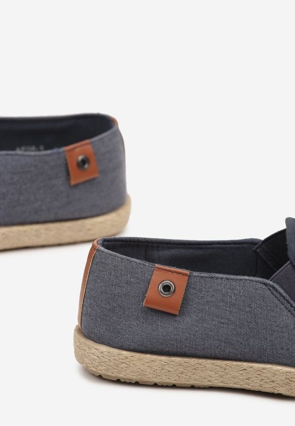 Born2be - Granatowe Wsuwane Trampki z Elastycznymi Wstawkami Lizealle. Okazja: na co dzień, na spotkanie biznesowe. Zapięcie: bez zapięcia. Kolor: niebieski. Styl: biznesowy, elegancki, casual