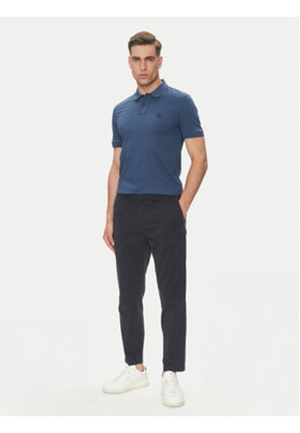 BOSS Chinosy 50536722 Granatowy Tapered Fit. Kolor: niebieski. Materiał: bawełna