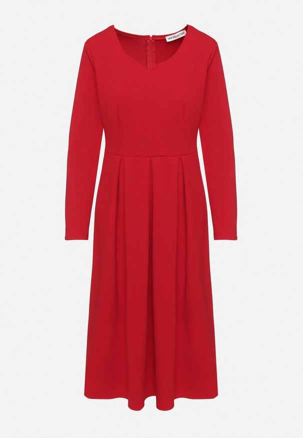 Born2be - Czerwona Rozkloszowana Sukienka Wieczorowa ze Szpiczastym Dekoltem Temithiel. Okazja: na co dzień. Kolor: czerwony. Materiał: jeans. Wzór: aplikacja. Typ sukienki: proste. Styl: wizytowy