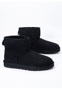 Ugg - Buty zimowe damskie UGG W Classic Mini II (1016222-BLK). Okazja: na plażę. Kolor: czarny. Materiał: materiał. Sezon: zima. Styl: młodzieżowy