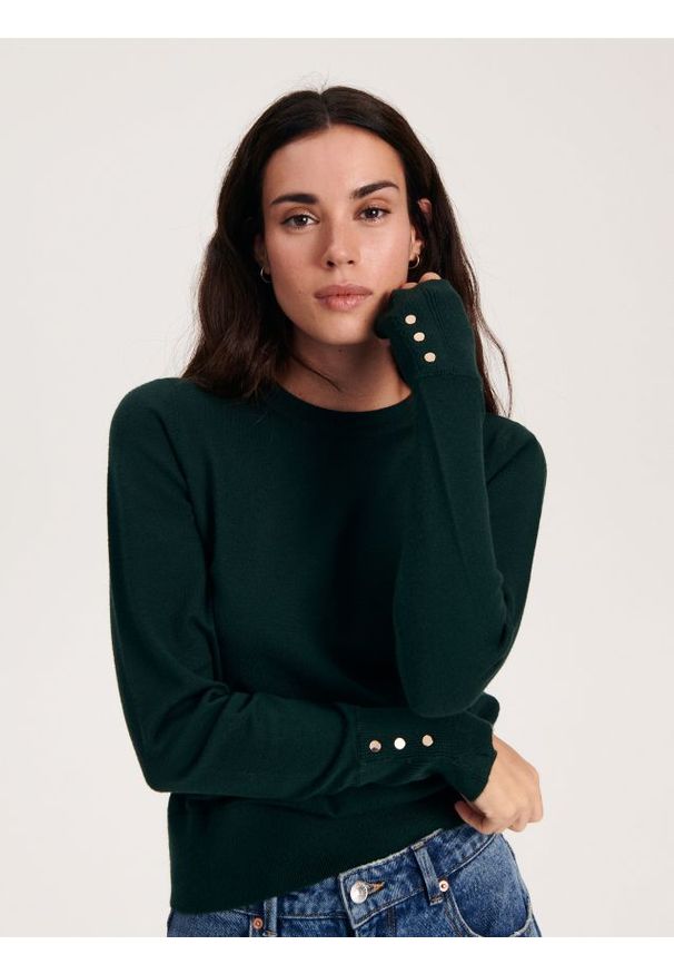 Reserved - Sweter z wiskozą - ciemnozielony. Kolor: zielony. Materiał: wiskoza