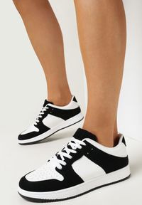 Born2be - Biało-Czarne Sneakersy Sarsana. Okazja: na co dzień. Nosek buta: okrągły. Kolor: biały. Materiał: syntetyk. Szerokość cholewki: normalna. Wzór: aplikacja, gładki. Obcas: na platformie #3
