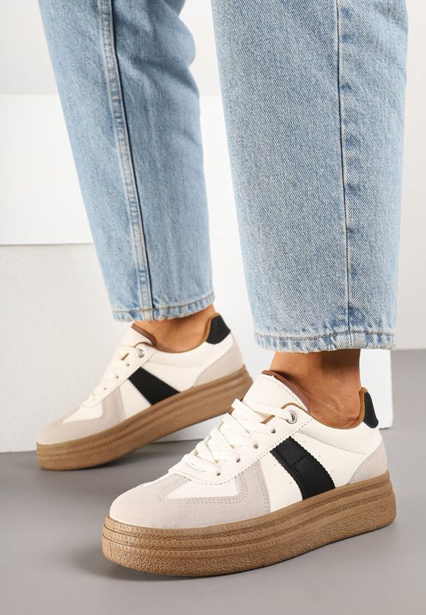 Renee - Beżowo-Czarne Sneakersy w Stylu Kultowych Tenisówek na Grubej Podeszwie Nanniris. Okazja: na co dzień. Zapięcie: sznurówki. Kolor: beżowy. Materiał: jeans
