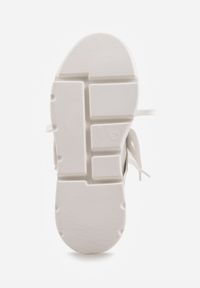 Born2be - Białe Płaskie Sneakersy Vices z Podwójnym Sznurowaniem ze Zdobieniem 3D Nelarissa. Okazja: na co dzień. Zapięcie: sznurówki. Kolor: biały. Materiał: jeans, bawełna. Wzór: aplikacja. Obcas: na obcasie. Wysokość obcasa: niski #4