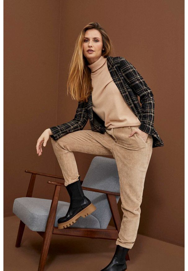 MOODO - Marynarka w kratę. Okazja: na co dzień, do pracy. Materiał: poliester, elastan. Wzór: kratka. Styl: casual