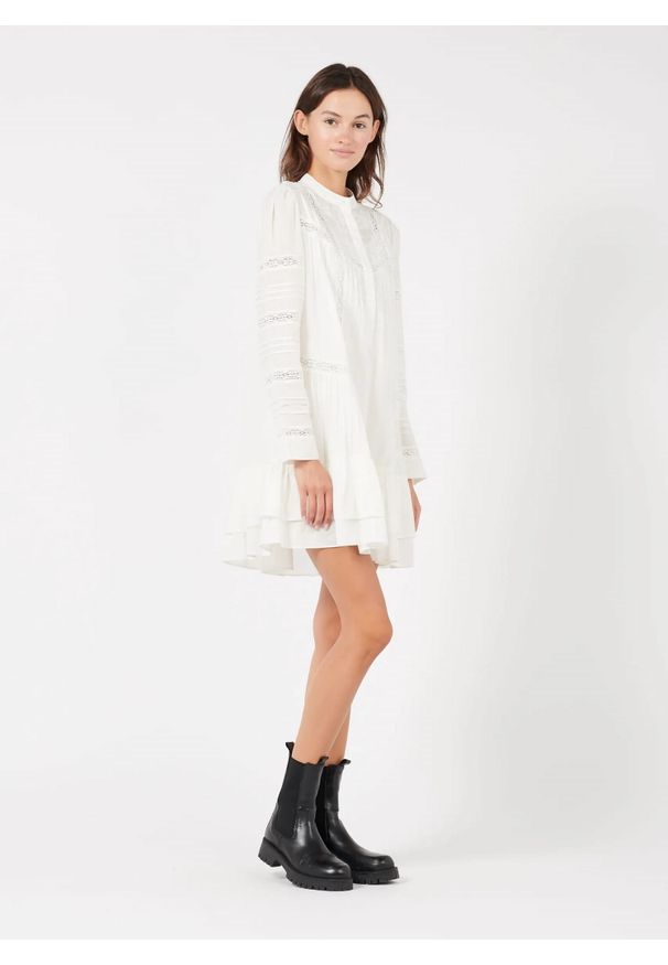 TwinSet - Biała sukienka muślinowa z haftem Twinset. Typ kołnierza: kołnierzyk stójkowy. Kolor: biały. Materiał: bawełna, koronka. Wzór: haft. Długość: mini
