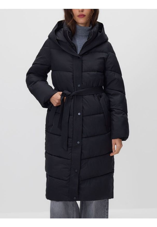 Reserved - Pikowana kurtka z kapturem - czarny. Typ kołnierza: kaptur. Kolor: czarny. Materiał: tkanina