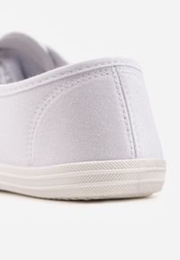 Renee - Białe Klasyczne Sznurowane Tenisówki na Płaskiej Podeszwie Efona. Okazja: na co dzień. Kolor: biały. Obcas: na płaskiej podeszwie. Styl: klasyczny #2