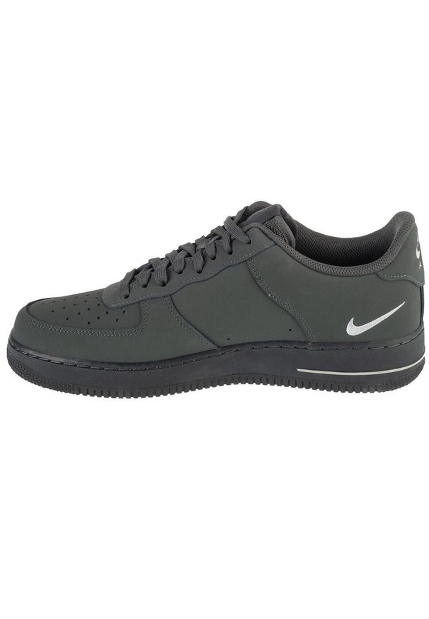 Nike - Buty sportowe Sneakersy męskie, Air Force 1 '07. Kolor: czarny. Model: Nike Air Force. Sport: turystyka piesza