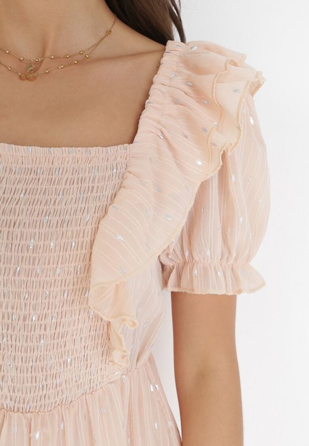 Born2be - Beżowa Sukienka Mini z Falbankami przy Rękawach i Gumką w Pasie Nevitta. Typ kołnierza: kołnierz z falbankami. Kolor: beżowy. Materiał: tkanina. Wzór: nadruk. Długość: mini