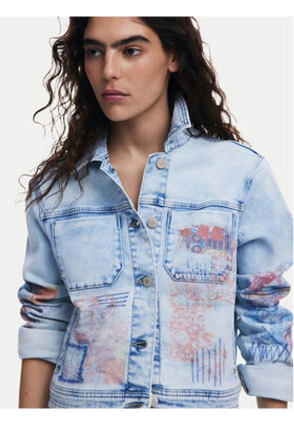 Desigual Kurtka jeansowa Los Angeles 25SWED03 Niebieski Regular Fit. Kolor: niebieski. Materiał: bawełna