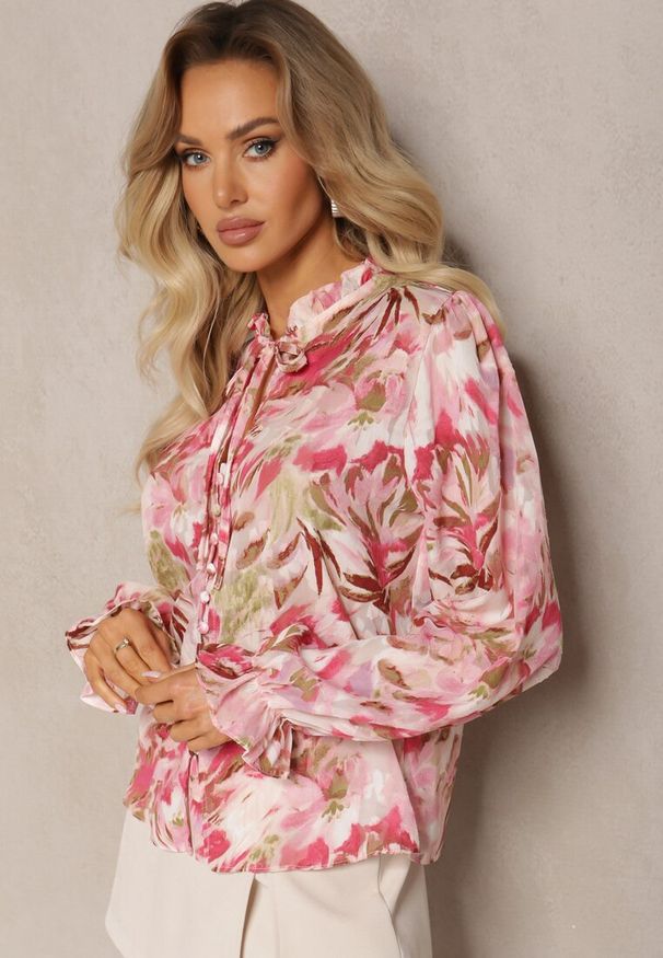 Renee - Różowo-Beżowa Koszula z Wiązaniem i Guzikami Ozdobiona Kwiatowym Motywem Fioralba. Kolor: różowy. Wzór: aplikacja, kwiaty. Styl: elegancki