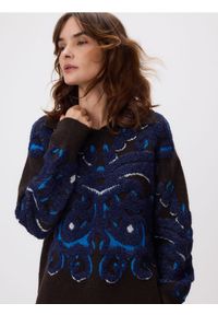 Reserved - Wzorzysty sweter z kołnierzykiem - wielobarwny. Materiał: dzianina