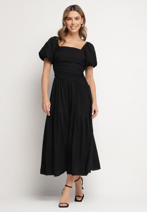 Born2be - Czarna Sukienka Rozkloszowana z Wiskozy z Kwadratowym Dekoltem i Drapowaniem Napessia. Okazja: na co dzień. Typ kołnierza: dekolt kwadratowy. Kolor: czarny. Materiał: wiskoza. Styl: casual, elegancki, klasyczny