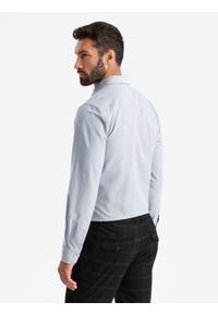 Ombre Clothing - Elegancka koszula męska oxford z haftem i kieszonką – jasnoszara V2 - Rozmiar: S. Okazja: na spotkanie biznesowe, do pracy. Typ kołnierza: kołnierzyk klasyczny. Kolor: szary. Materiał: tkanina, bawełna. Wzór: haft. Styl: elegancki #6