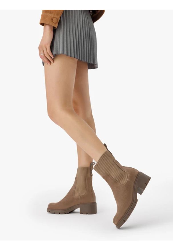 Ryłko - Brązowe sztyblety ze ściągaczem. Wysokość cholewki: za kostkę. Nosek buta: okrągły. Kolor: brązowy. Materiał: skóra, welur. Szerokość cholewki: normalna. Obcas: na obcasie. Styl: elegancki, street. Wysokość obcasa: średni