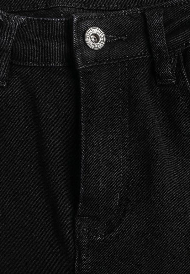 Renee - Czarne Jeansy Dzwony Briris. Okazja: do pracy, na co dzień, na spotkanie biznesowe. Stan: podwyższony. Kolekcja: dla wysokich. Kolor: czarny. Sezon: lato. Styl: elegancki, biznesowy, casual