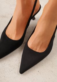 Renee - Czarne Czółenka Slingback na Kaczuszce z Imitacji Zamszu Mairiko. Nosek buta: szpiczasty. Zapięcie: sprzączka. Kolor: czarny. Materiał: zamsz. Sezon: lato. Obcas: na szpilce. Wysokość obcasa: średni #4