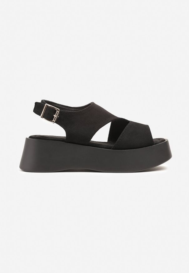 Born2be - Czarne Sandały na Grubej Podeszwie z Asymetrycznymi Wycięciami Kamilra. Okazja: na co dzień. Zapięcie: sprzączka. Kolor: czarny. Sezon: lato. Styl: casual, elegancki
