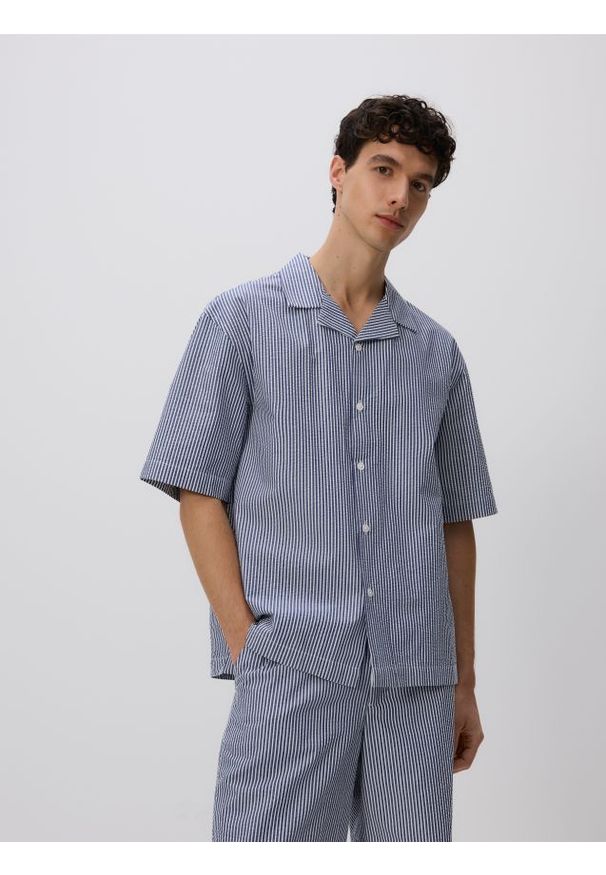 Reserved - Bawełniana koszula comfort fit - granatowy. Kolor: niebieski. Materiał: bawełna