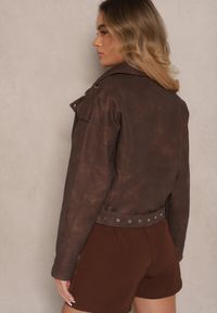 Renee - Brązowa Krótka Kurtka w Stylu Ramoneski z Paskiem Sesariella. Okazja: na co dzień. Kolor: brązowy. Materiał: jeans. Długość: krótkie. Styl: elegancki, casual