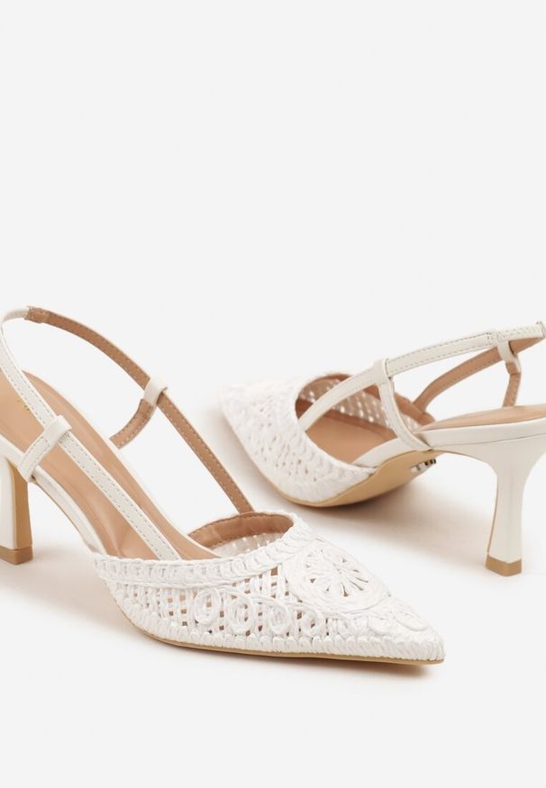 Renee - Białe Ażurowe Sandały Vices na Szpilce Typu Slingback Erathiela. Okazja: na co dzień. Kolor: biały. Materiał: jeans. Wzór: ażurowy. Obcas: na szpilce. Styl: elegancki, casual