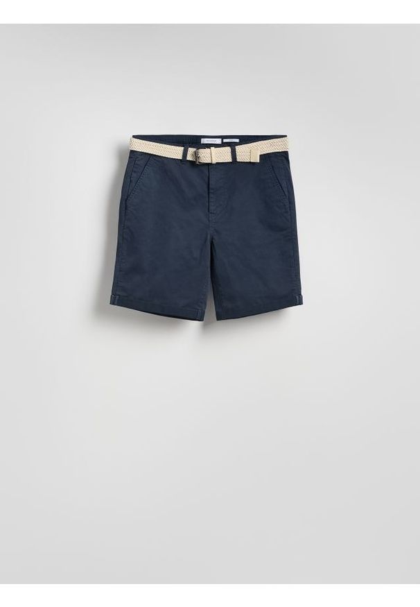 Reserved - Szorty slim fit - granatowy. Kolor: niebieski. Materiał: bawełna, tkanina