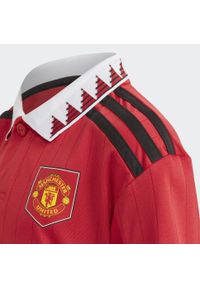 Adidas - Manchester United 22/23 Home Mini Kit. Kolor: czerwony, wielokolorowy, biały. Materiał: materiał