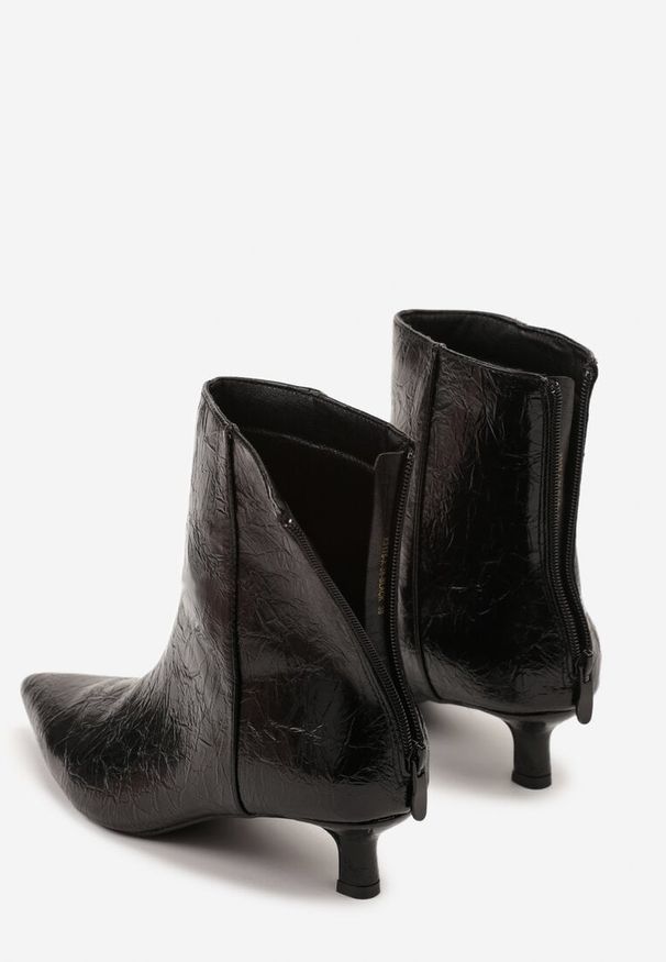 Born2be - Czarne Botki Vices na Obcasie Typu Kaczuszka z Tłoczeniem Zaimea. Okazja: na co dzień. Kolor: czarny. Obcas: na obcasie. Styl: elegancki, casual, klasyczny. Wysokość obcasa: średni