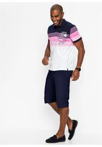 bonprix - Shirt polo z dżerseju z czystej bawełny, z krótkim rękawem. Typ kołnierza: polo. Kolor: niebieski. Materiał: bawełna, jersey. Długość rękawa: krótki rękaw. Długość: krótkie. Wzór: aplikacja, paski, nadruk