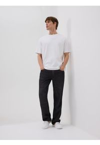 Reserved - Jeansy straight fit - czarny. Kolor: czarny
