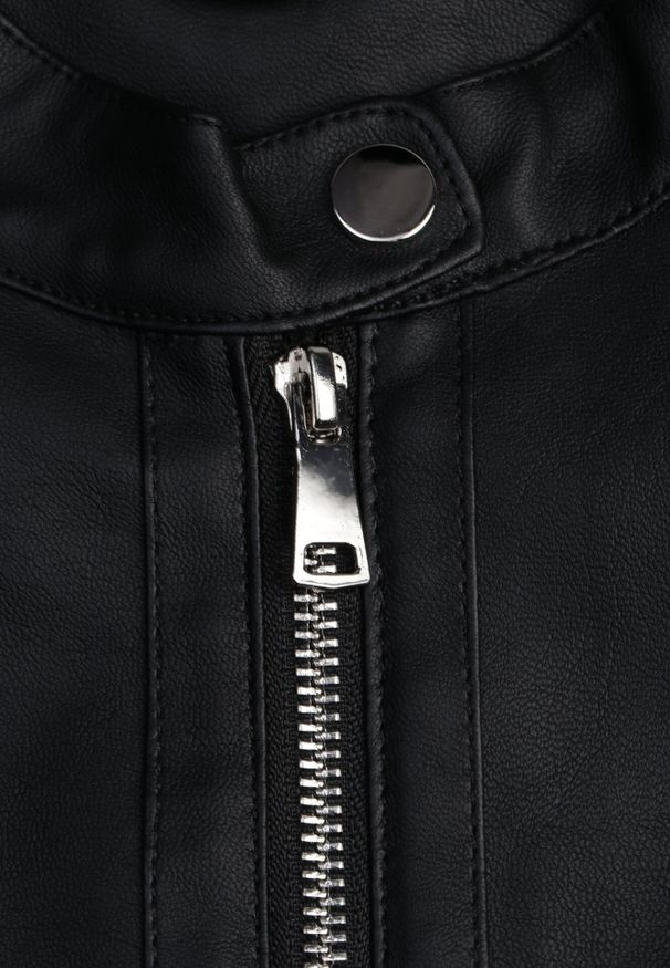 Born2be - Czarna Kurtka Ramoneska Bez Kołnierzyka z Suwakami na Rękawach Rilinne. Okazja: na co dzień, na spacer. Typ kołnierza: bez kołnierzyka. Kolekcja: plus size. Kolor: czarny. Sezon: wiosna. Styl: casual, elegancki