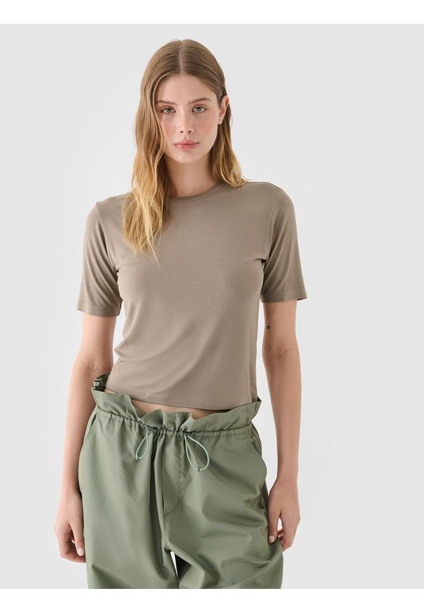 4f - 4F T-shirt slim gładki damski - brązowy S. Okazja: na co dzień. Kolor: brązowy. Materiał: dzianina, wiskoza, jersey, materiał, elastan. Długość rękawa: krótki rękaw. Długość: krótkie. Wzór: gładki. Sezon: lato, wiosna. Styl: sportowy, casual