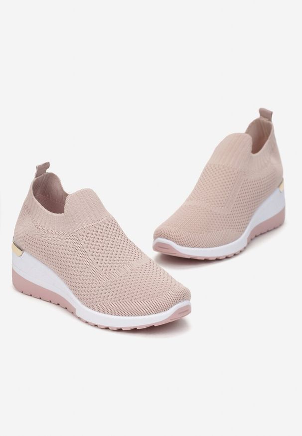 Renee - Różowe Buty Sportowe Mellasia. Kolor: różowy. Materiał: materiał. Szerokość cholewki: normalna. Wzór: aplikacja. Obcas: na koturnie